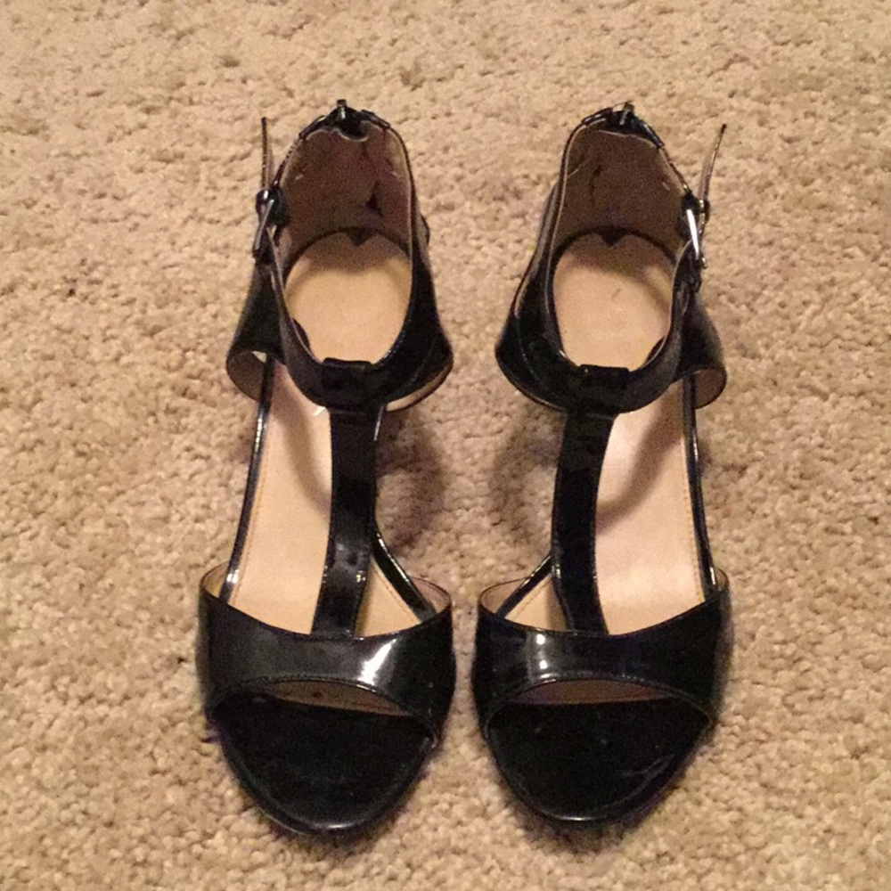 Via Spiga black patent leather heels